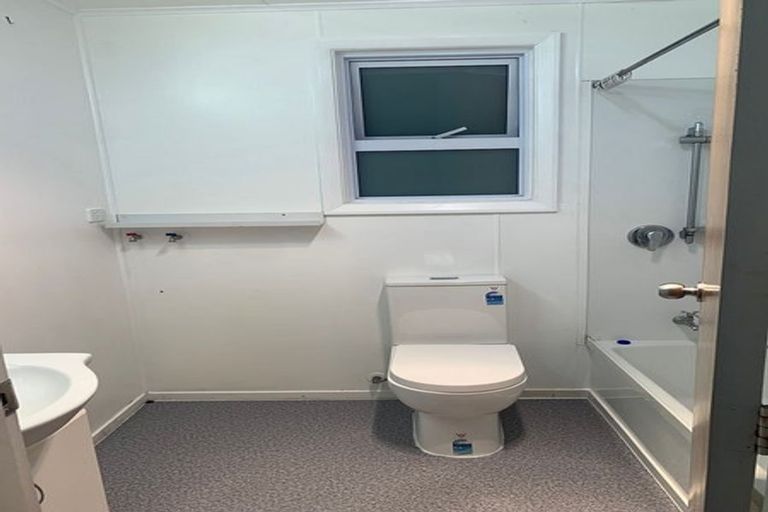 Photo of property in 1 Wakefield Terrace, Tawa, Wellington, 5028