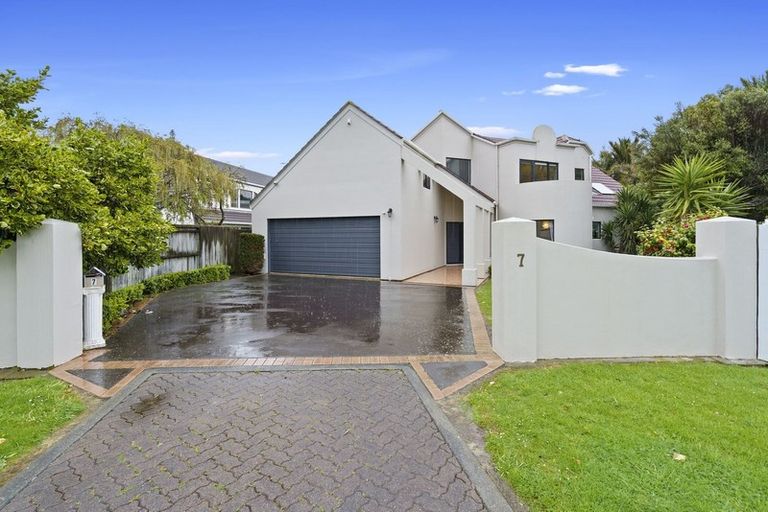 Photo of property in 7 Huia Place, Hutt Central, Lower Hutt, 5010