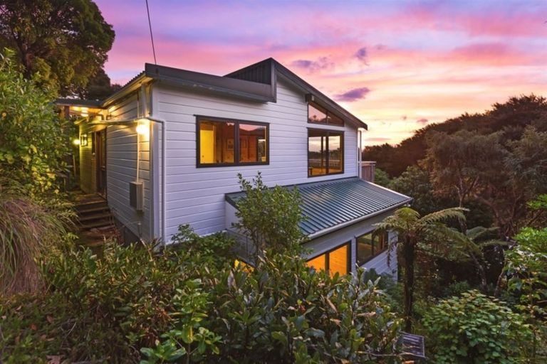 Photo of property in 88 Motuhara Road, Plimmerton, Porirua, 5026