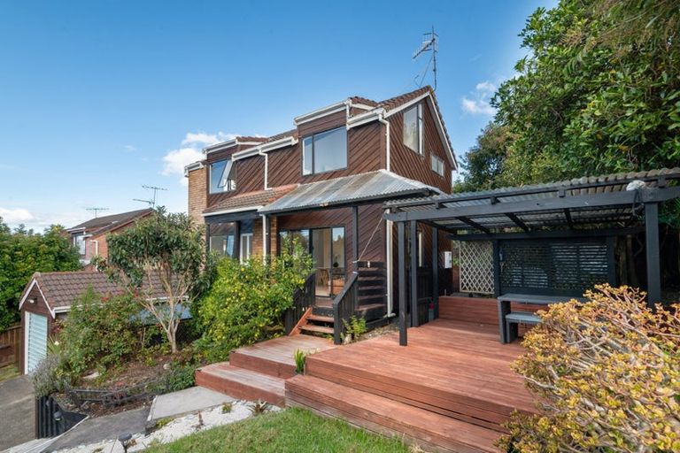 Photo of property in 1/14 Helicon Place, Totara Vale, Auckland, 0629