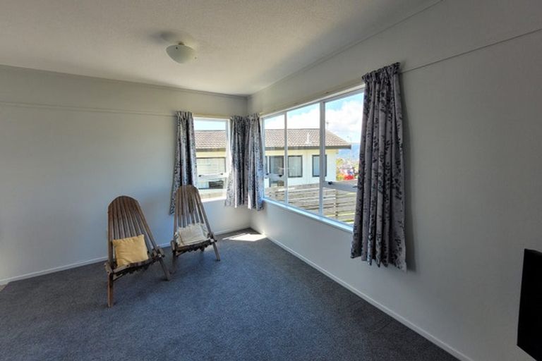 Photo of property in 22 Jasmine Grove, Maungaraki, Lower Hutt, 5010
