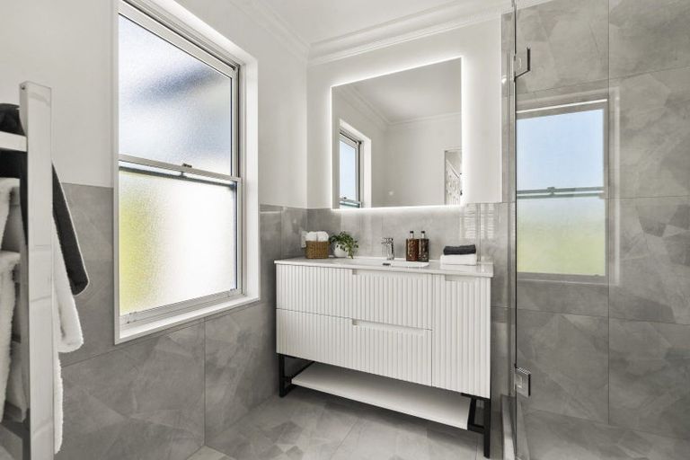 Photo of property in 43b Stanley Road, Stanley Point, Auckland, 0624