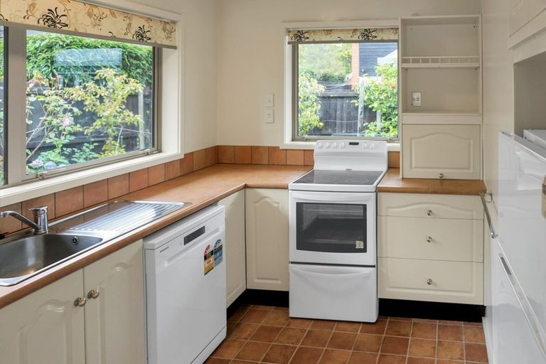 Photo of property in 2/2a Chilcombe Street, Ilam, Christchurch, 8041