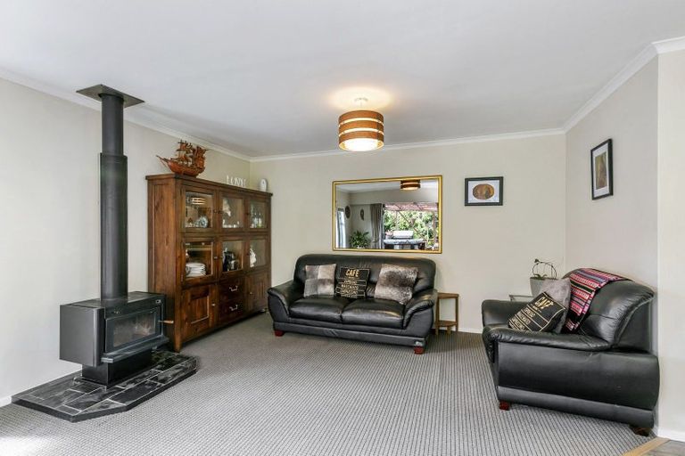 Photo of property in 40 Lincoln Avenue, Tawa, Wellington, 5028
