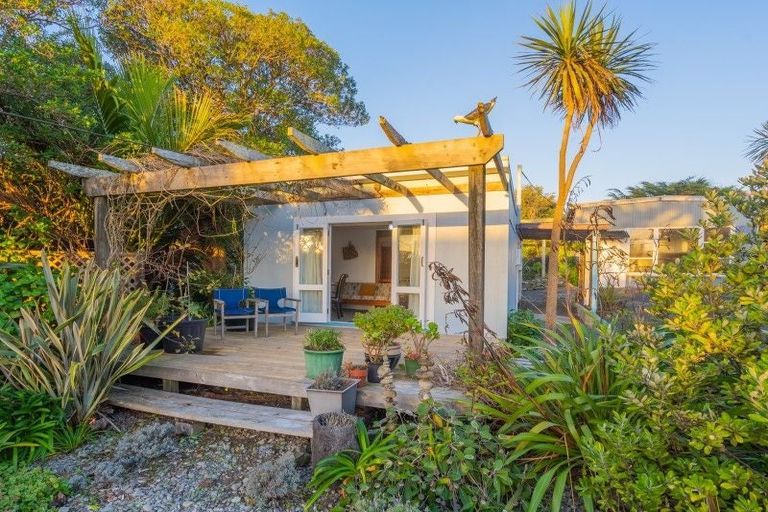 Photo of property in 16 Rodney Avenue, Te Horo Beach, Otaki, 5581