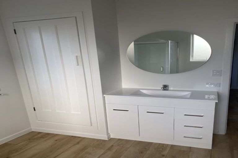 Photo of property in 36 Taupaki Road, Taupaki, Henderson, 0782