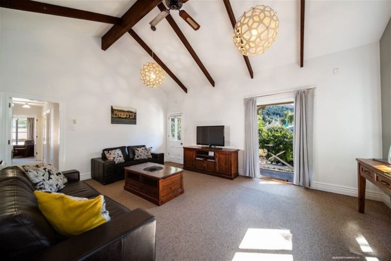 Photo of property in 10 Hamilton Road, Queenstown, 9300