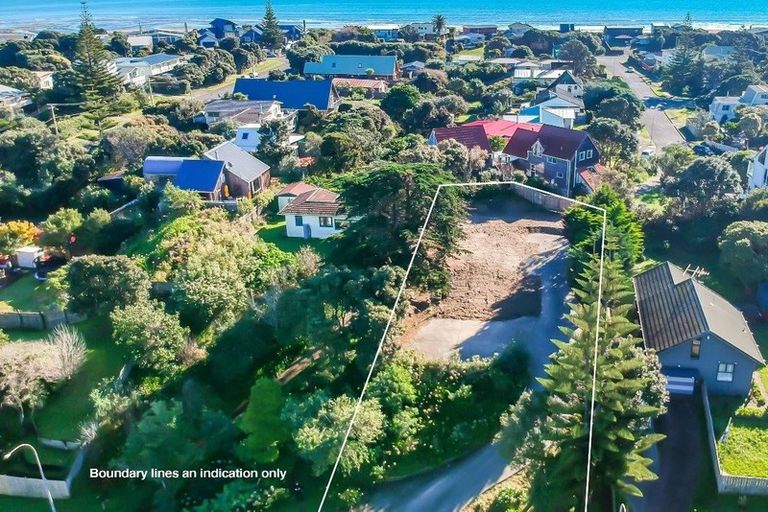 Photo of property in 25 William Street, Waikanae Beach, Waikanae, 5036