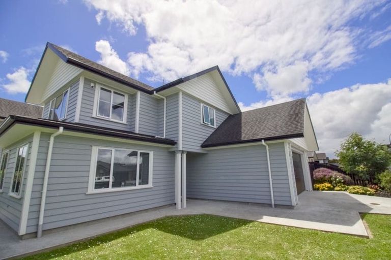 Photo of property in 17 Walter Ruddock Avenue, Kumeu, 0810