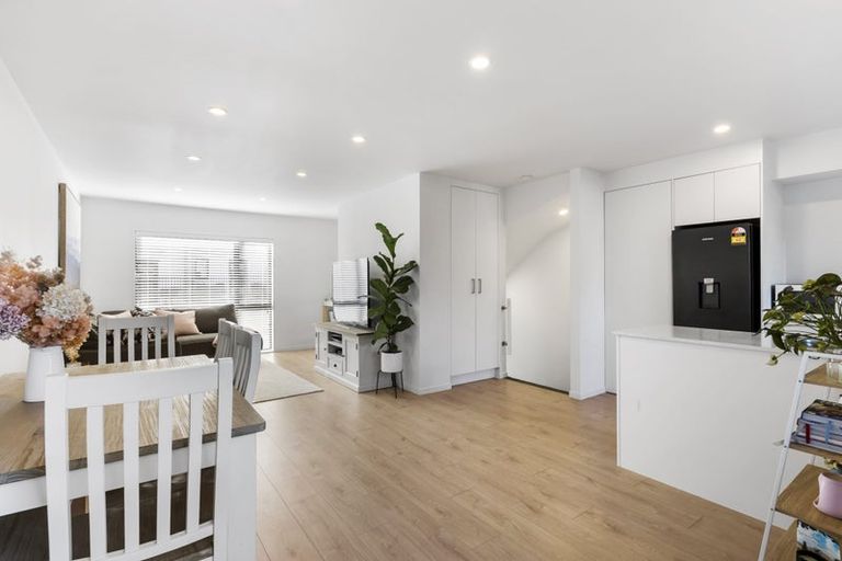 Photo of property in 6/7 South Pacific Place, Henderson, Auckland, 0612