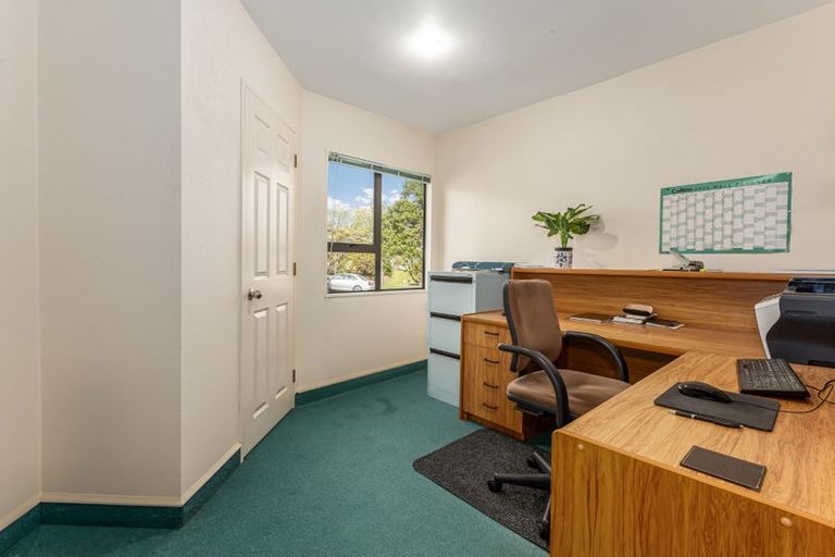 Photo of property in 31 Lanyon Place, Whitby, Porirua, 5024