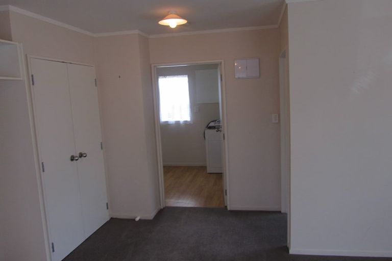 Photo of property in 3 Kaumatua Place, Te Atatu Peninsula, Auckland, 0610