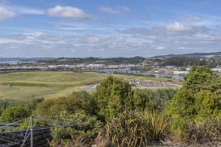 Photo of property in 27 Memorial Drive, Parahaki, Whangarei, 0112