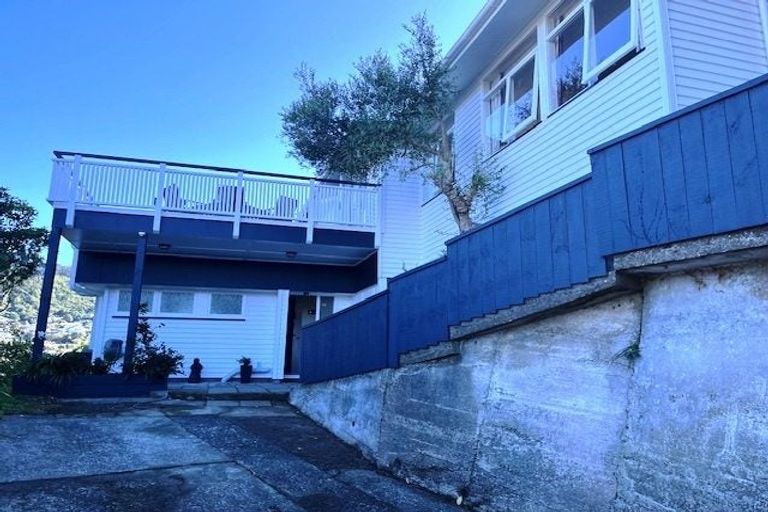 Photo of property in 18 Karachi Crescent, Khandallah, Wellington, 6035