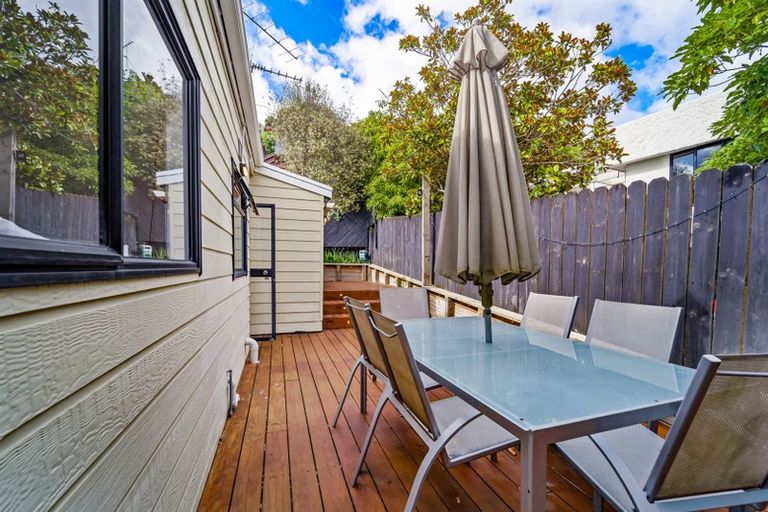 Photo of property in 10 Penguin Drive, Murrays Bay, Auckland, 0630