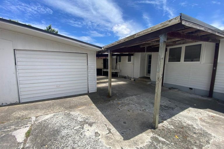 Photo of property in 11 Glen Norman Avenue, Henderson, Auckland, 0610