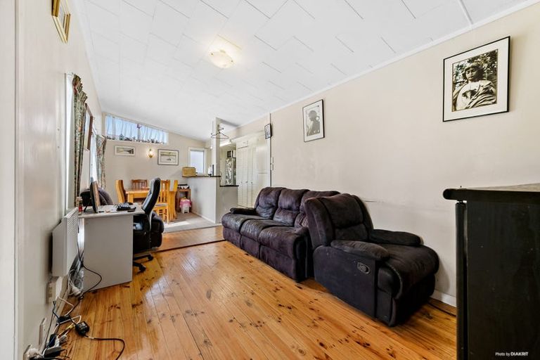 Photo of property in 15 Station Road, Takanini, 2112