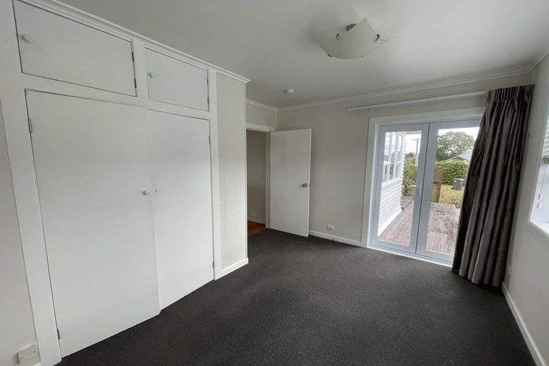 Photo of property in 18 River Road, Te Atatu Peninsula, Auckland, 0610