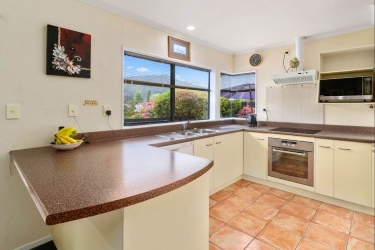 Photo of property in 35 Hoyte Place, Pukehangi, Rotorua, 3015