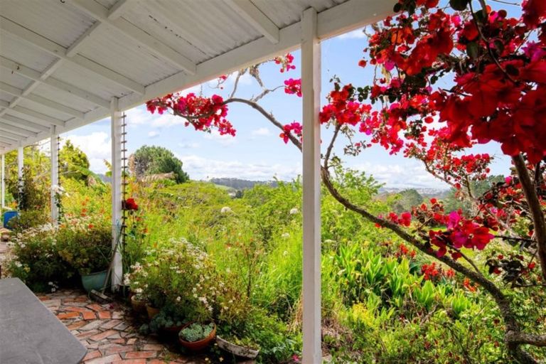 Photo of property in 209 Forest Road, Waiatarua, Auckland, 0612