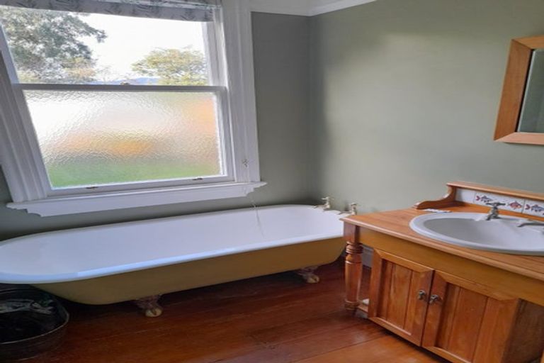 Photo of property in 25 Muhunoa West Road, Ohau, Levin, 5570