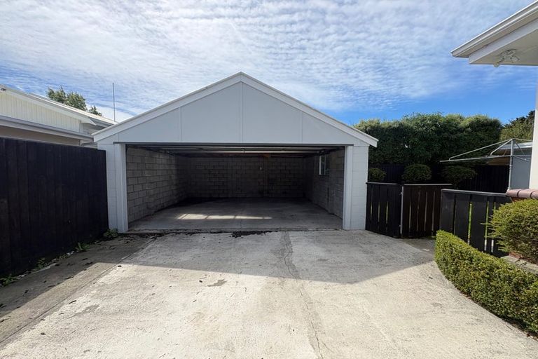 Photo of property in 205 Centaurus Road, Saint Martins, Christchurch, 8022