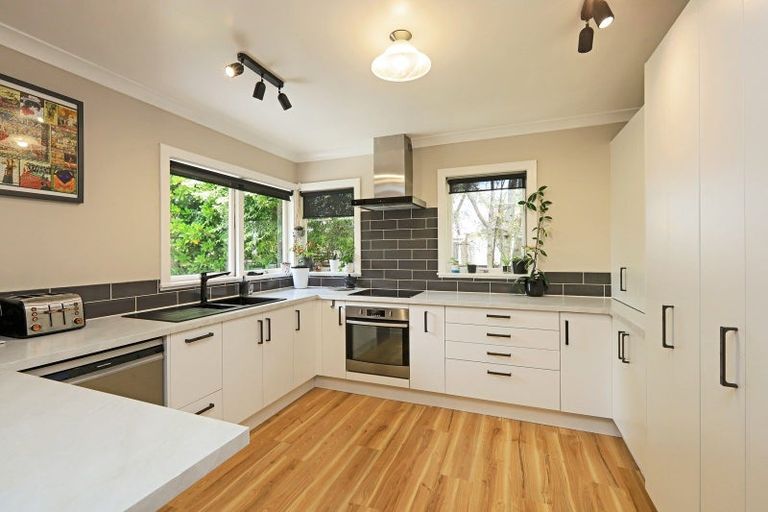 Photo of property in 8 Neeve Place, Taradale, Napier, 4112