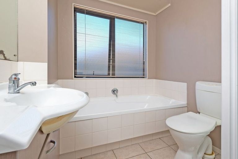 Photo of property in 4a Snave Place, East Tamaki, Auckland, 2013