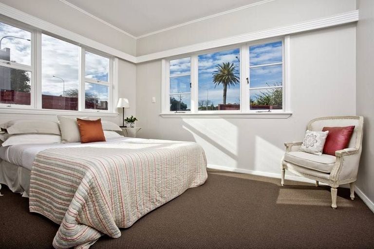 Photo of property in 25 Esmonde Road, Takapuna, Auckland, 0622