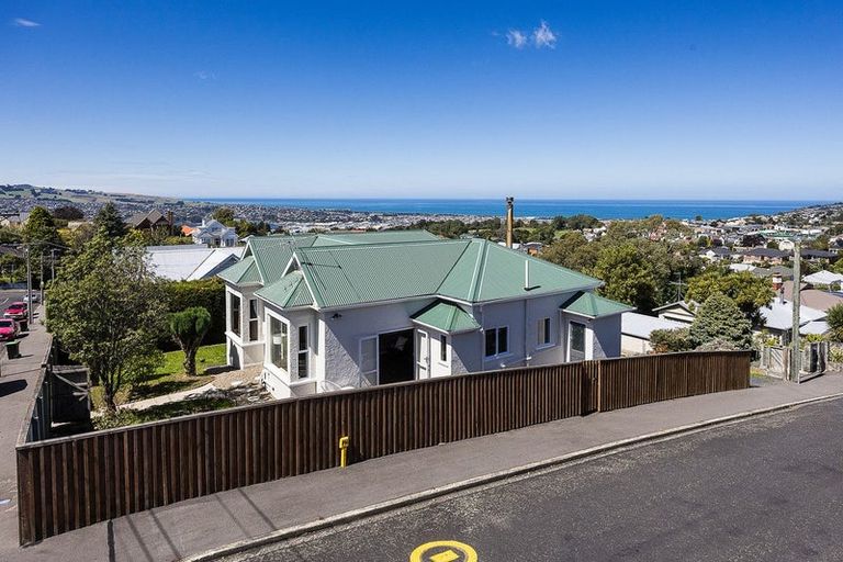 Photo of property in 17 Carnarvon Street, Belleknowes, Dunedin, 9011