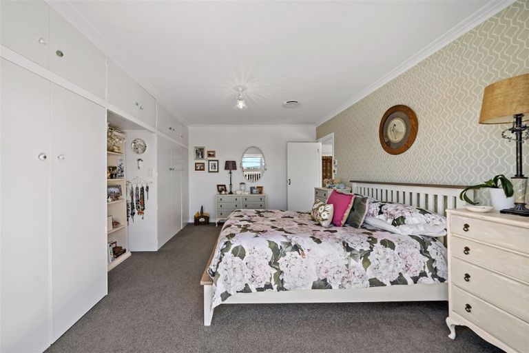 Photo of property in 52 Woodlands Crescent, Browns Bay, Auckland, 0630