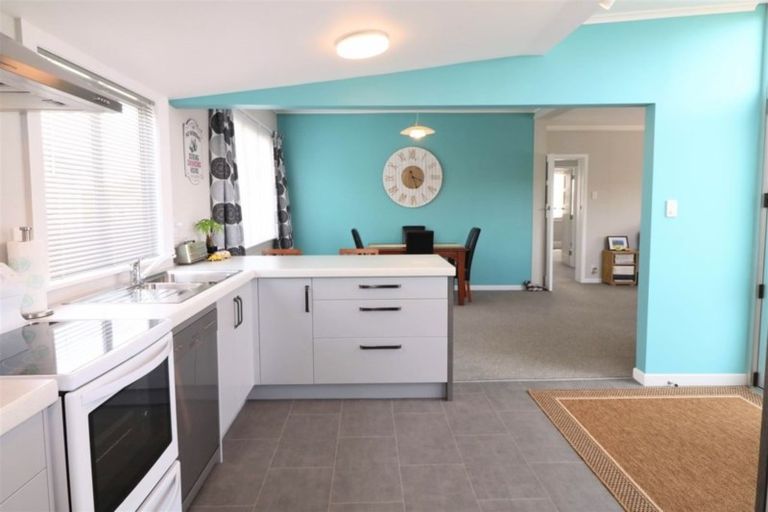 Photo of property in 45 Avenue Road, West End, Timaru, 7910