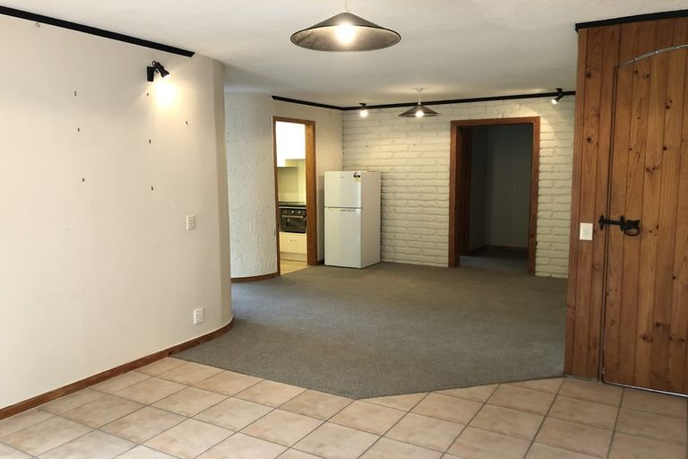 Photo of property in 5 Newnham Court, Tawa, Wellington, 5028