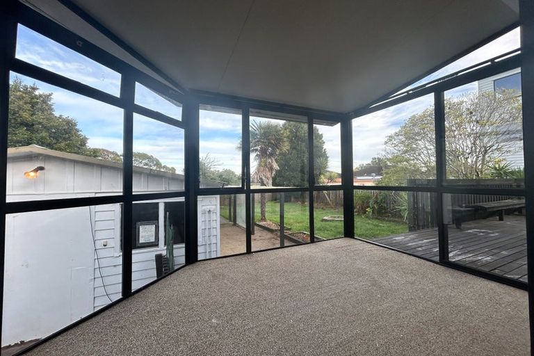 Photo of property in 17 Tomintoul Place, Highland Park, Auckland, 2010