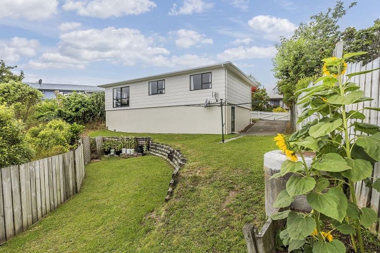 Photo of property in 18 Tobago Crescent, Grenada North, Wellington, 5028