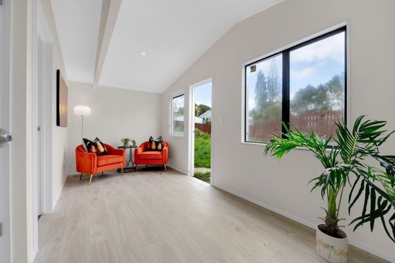 Photo of property in 5 Lane Road, Weymouth, Auckland, 2103