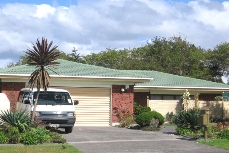 Photo of property in 15 Frank Evans Place, Henderson, Auckland, 0610