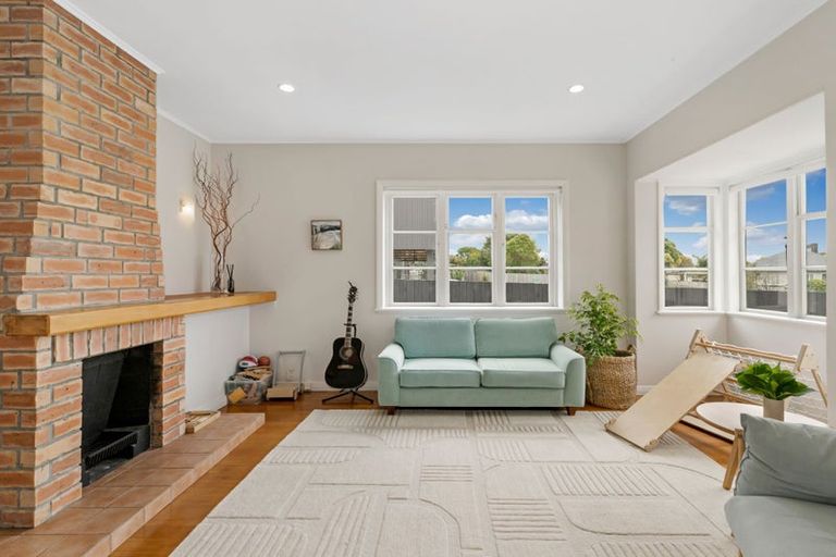 Photo of property in 88 Walmer Road, Point Chevalier, Auckland, 1022