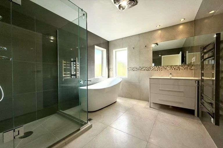 Photo of property in 240 Sturges Road, Henderson, Auckland, 0612