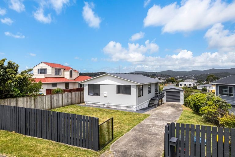 Photo of property in 7 Humphreys Grove, Titahi Bay, Porirua, 5022