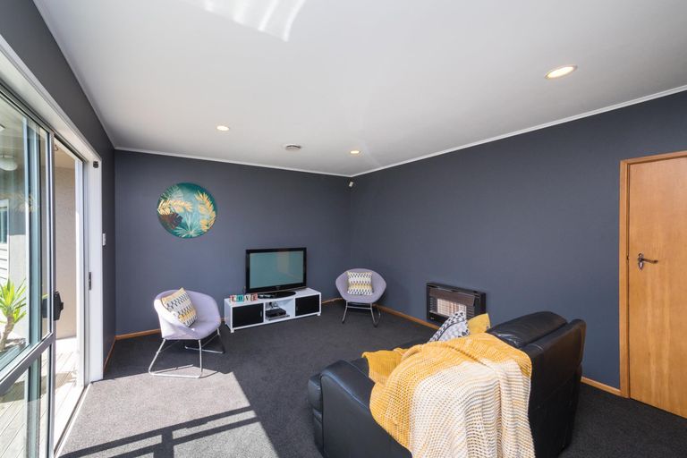 Photo of property in 11 Dorset Crescent, Hokowhitu, Palmerston North, 4410