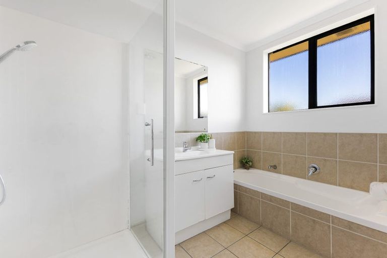 Photo of property in 185 Keri Vista Rise, Papakura, 2110