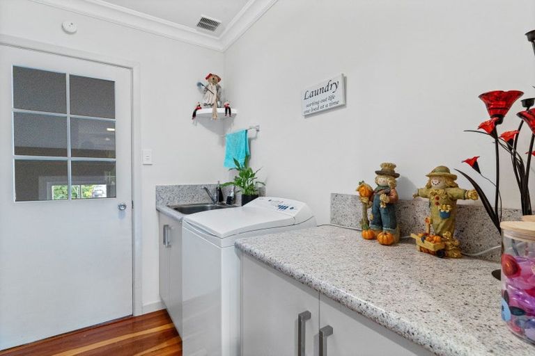 Photo of property in 68 Great North Road, Winton, 9720