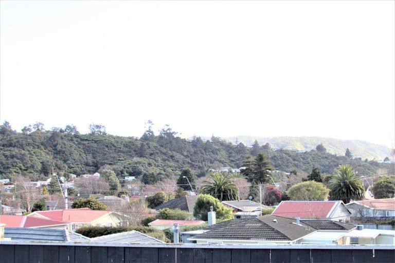 Photo of property in 15 Speldhurst Grove, Stokes Valley, Lower Hutt, 5019
