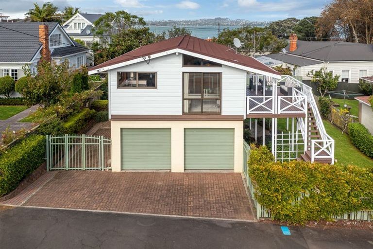Photo of property in 2a Takarunga Road, Devonport, Auckland, 0624