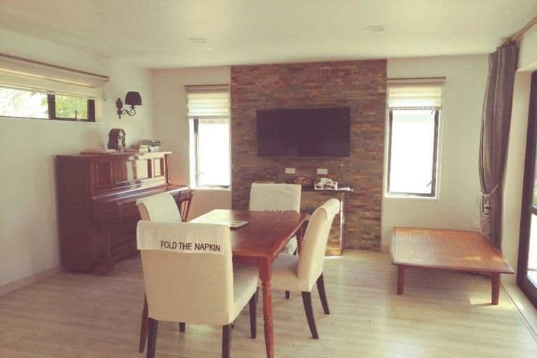 Photo of property in 211 Memorial Avenue, Burnside, Christchurch, 8053