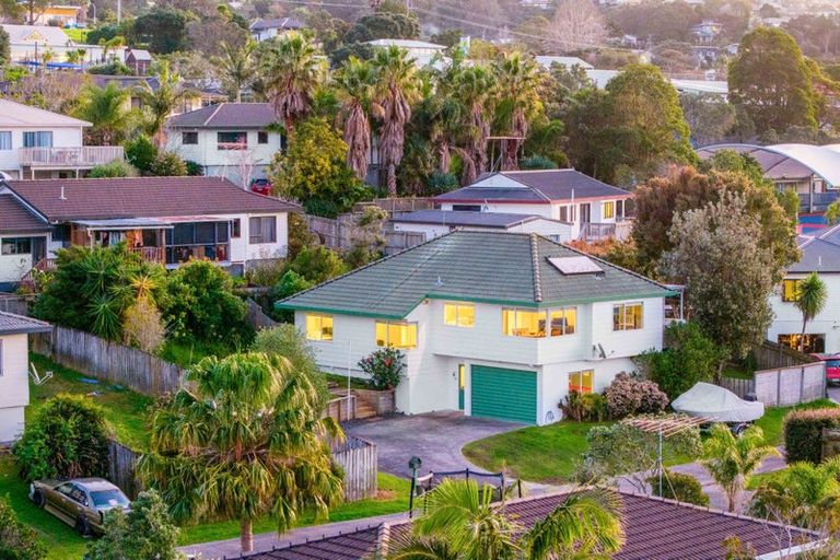 Photo of property in 37 Charlotte Street, Stanmore Bay, Whangaparaoa, 0932