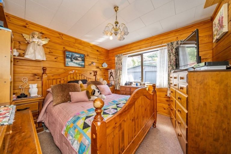 Photo of property in 6 Edmund Lomas Grove, Birchville, Upper Hutt, 5018