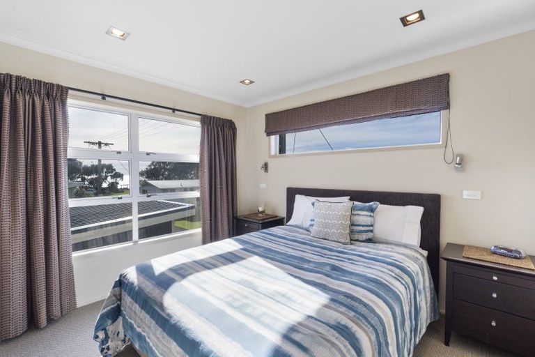 Photo of property in 68 Sixth Avenue, Urenui, 4377