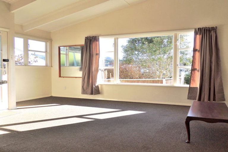 Photo of property in 5 Glen Alton Avenue, Paparangi, Wellington, 6037